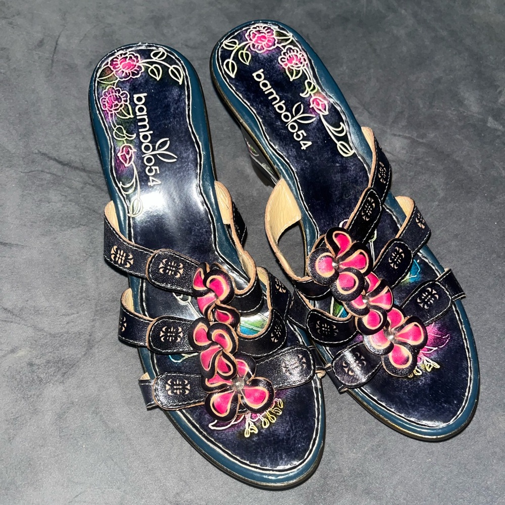 Bamboo54 wedge Sandals heels 7 floral fliwer black leaf strappy